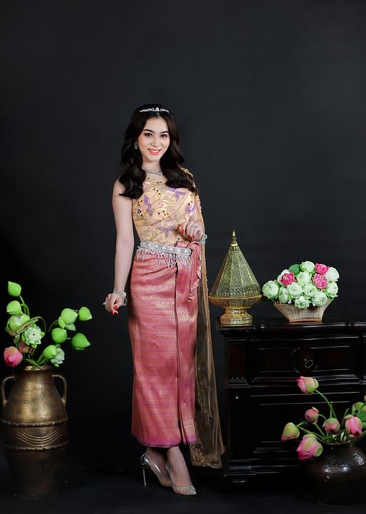 女士 美丽 亚洲人 肖像 传统服饰 漂亮的连衣裙 时尚照片