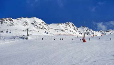 雪 冬季 山 寒冷的 体育 自然 山峰 滑雪场 滑雪胜地 追踪