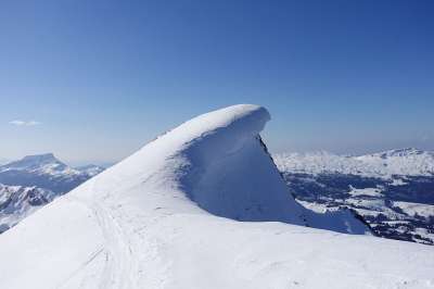 山 阿尔卑斯山 在 Furggengütsch 雪堆 悲哀 冬天