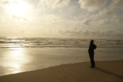 Zandvoort 人的 人 海滩 太阳 日落 波浪 云 光