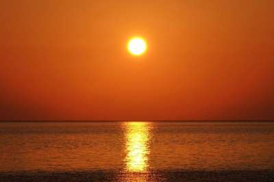 日落 海 太阳 橙 摇晃 地平线 波浪 浪漫的 伤心