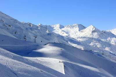 雪 冬季 山 寒冷的 体育 自然 山峰 滑雪场 滑雪胜地 追踪