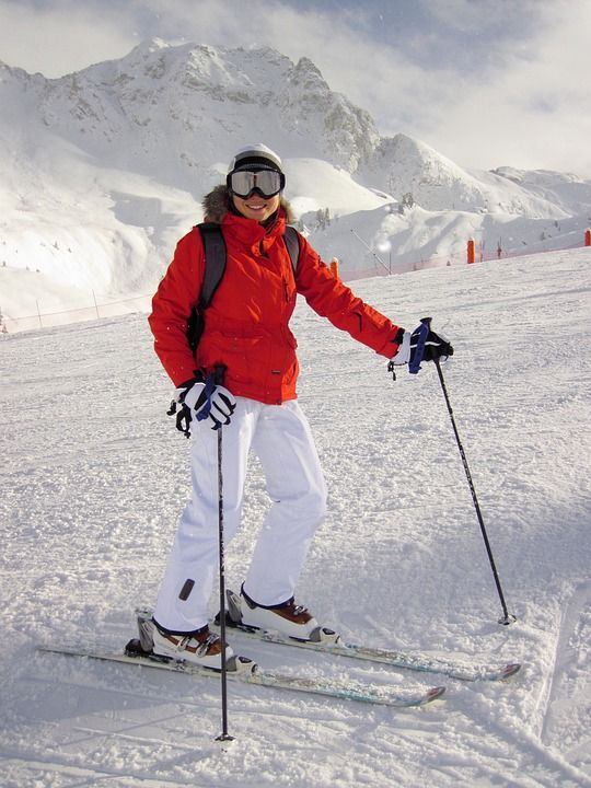 积极的 寒冷的 女性 女孩 山 人们 滑雪 滑雪者 坡 雪