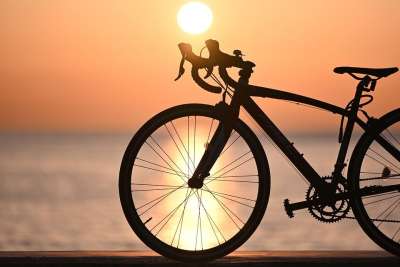 自行车 太阳 日落 公路自行车 轮廓 海 黄昏 景观