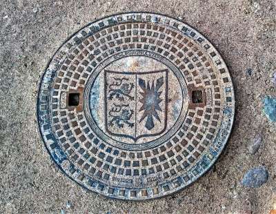 井盖 Sieldeckel 大衣的武器的石勒苏益格-荷尔斯泰因州 金属