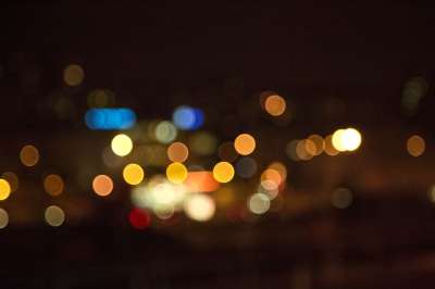 散景 夜晚 灯 模糊 明亮的 发光的 辉光 闪亮的 城市 闪耀