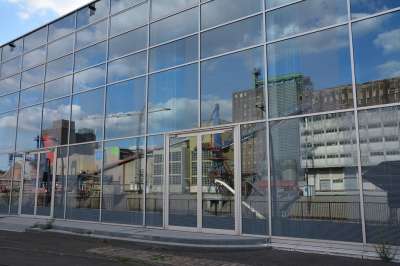 正面 建造 玻璃 玻璃 结构 视窗 门 反射 办公室 工厂