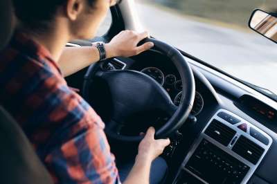 人们 男人 家伙 仪表板 方向盘 驾驶 车 旅行 路 方向盘