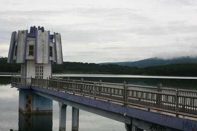 湖 港口 桥 结构体 水 旅游景点 风景 图恩湖湖 大叻 越南