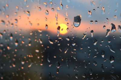 雨 滴 湿的 窗户 日落 下雨 玻璃 玻璃 飞沫 溅