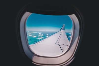 飞机 旅行 冒险 窗户 运输 车辆 云 灰色的旅行 灰云