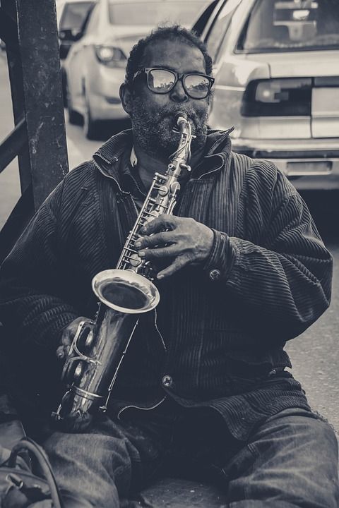显示 街道 旅行 男人 艺术 音乐 居住 表现 音乐家 萨克斯