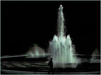喷泉 水射流 水盆 水 流动 湿的 建筑学 水景 F 点亮