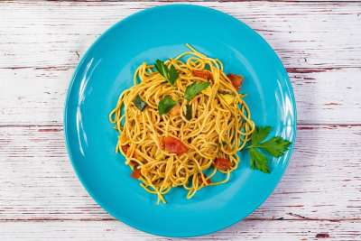 意大利面 新鲜的 美味的 木表 食物 意大利语 面条 吃 厨师