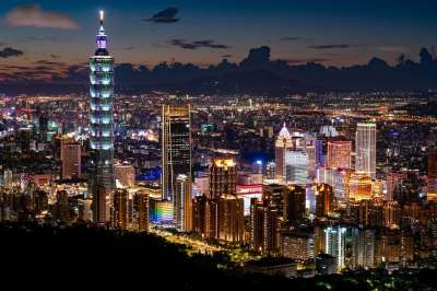 城市景观 城市 城市的灯光 晚上 夜晚 摩天大楼 城市的 建筑物