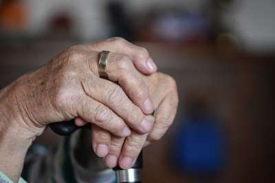 照顾老人 敬老院 退休之家 退休 护养院 Seniorin 女士