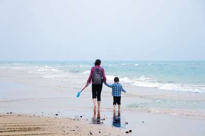 海 沙滩 海滩 母子 旅行 爱 母爱 母亲 妈妈 家庭 儿童