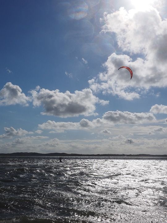风筝冲浪 风筝冲浪者 特技风筝航行 运动的 运动 水上运动 波浪