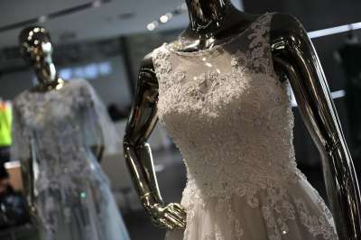 奢侈品 展览 高定 婚礼 连衣裙 白色 时尚 模特 奢侈品