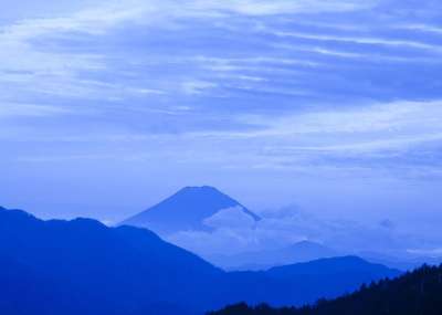 富士山 云 山 巴尔干 景观 蓝色 晚上 多云的 日本
