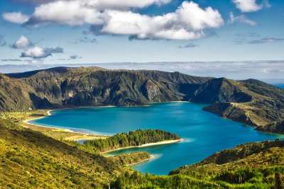 自然 景观 火湖里 火山 火山口 生物多样性 生态系统 水 植被