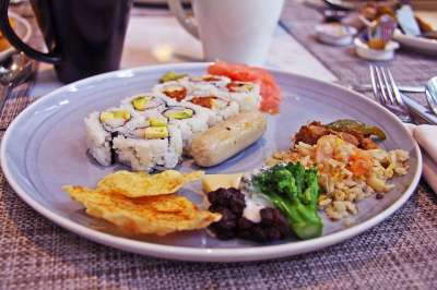 早餐 酒店 泗水 印度尼西亚 万豪酒店 寿司 食物 盘子 一顿饭