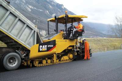 沥青 铺路石 猫 Ap655D 路 建造 堆 正在加载 卡特彼勒