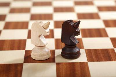 独角兽 象棋 大型国际象棋10×10 棋盘 棋盘上的棋子 棋盘游戏
