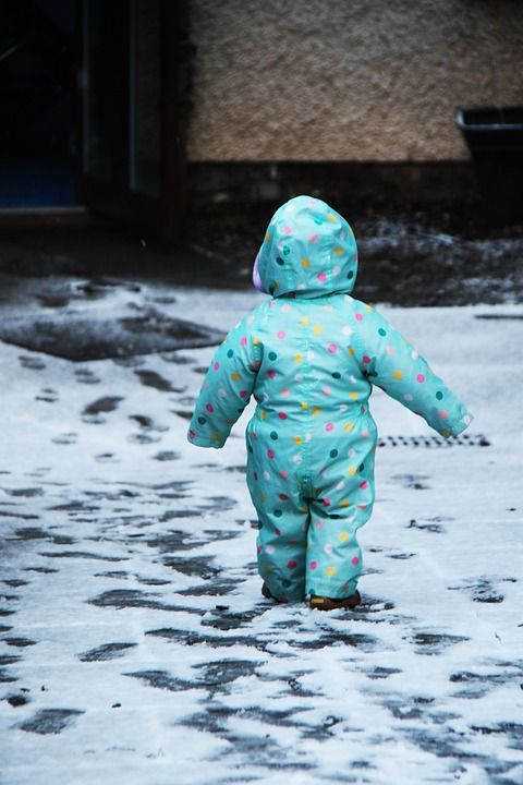雪 婴儿 爱丁堡 庭院 关 脚印 学步的儿童