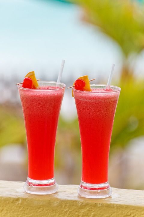 片 酒精 鸡尾酒 果汁 食物 甜的 喝 新鲜 冰 热带 玻璃