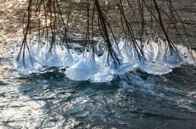 冬天 冰淇淋 水 雪 寒冷的 冰柱 冰晶 冰花 冻结 艾斯巴赫