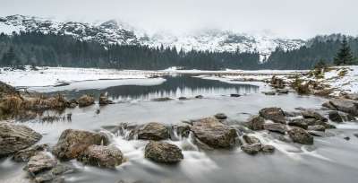 哈罗普塔恩 冬天 西湖区 寒冷的 雪 景观 河 石头