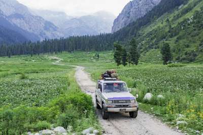 吉普车 苹果浏览器 北 Kumrat 谷 Kpk 巴基斯坦 尼康
