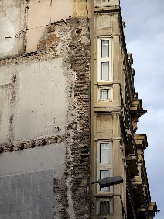 建筑 废墟 老的 正面 旧建筑 砖 墙 古老的 裂缝 亲爱的