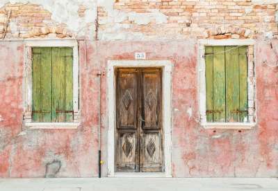 砖 棕色 Burano 意大利 入口 窗户 百叶窗 建造 关闭