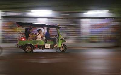 笃笃 泰国 运输 亚洲人 亚洲 旅行 街道 夜晚 路 光 车