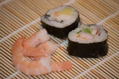 寿司 虾 晚餐 日本人 一顿饭 食物 白饭 海藻 午餐 卷