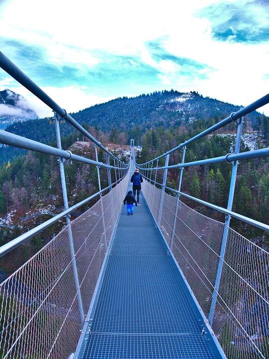 吊桥 山 游客 公园 桥 户外 自然 小路 旅游景点