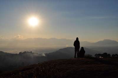 日落 人们 轮廓 山 丘陵 景观 天空