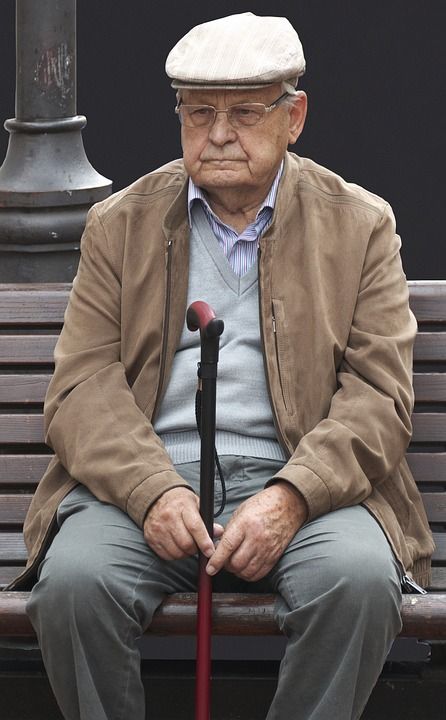 爷爷 养老金领取者 那位老人 高级 帽 眼镜 退休 银行 放松