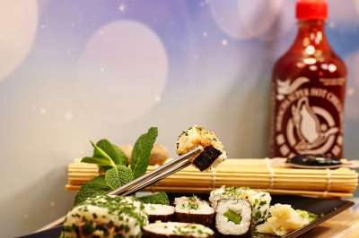 寿司卷 日本食品 食物 牧 筷子 盘子 一顿饭 美食 好吃