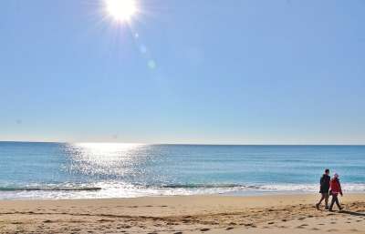 海 水 海洋 夏天 蓝色的 海浪 海滩 天空 旅行 太阳