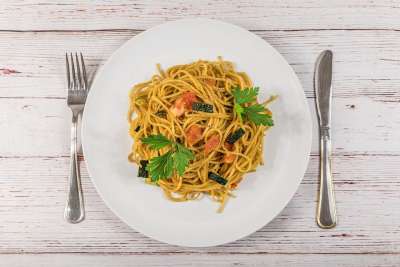 意大利面 新鲜的 美味的 木表 食物 意大利语 面条 吃 厨师