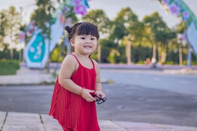 小姑娘 肖像 户外 公园 孩子 学步的儿童