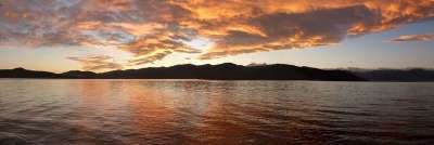 Maggiore 湖 Isbra 意大利 全景 水 日落 云