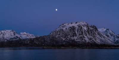 挪威 夜晚 月亮 峡湾 欧洲 旅行 天空 斯堪的纳维亚 山 雪