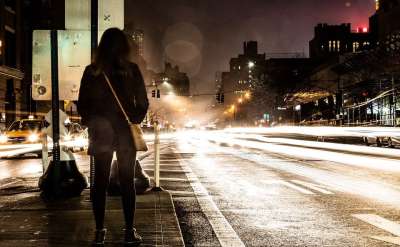 路 街道 旅行 冒险 人们 黑暗的 夜晚 城市的 城市