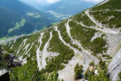 蜿蜒的道路 托里迪弗雷莱 山 山路 景观 山地景观 急转弯 意大利