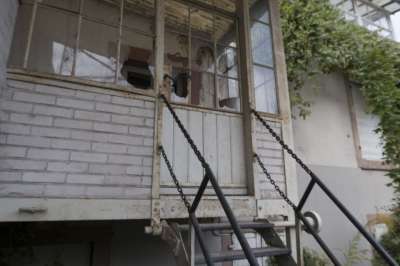 老建筑 工厂 已到期 废墟 破旧的 丢失的地方 破碎的 建筑学