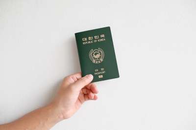 旅行 护照 韩国护照 大韩民国的护照 手 护照 护照 护照 护照
